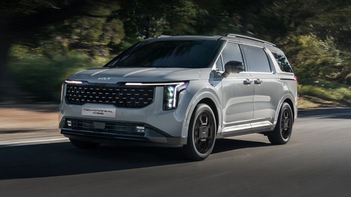 Phiên bản Kia New Carnival Hybrid tạo nên sức hút nhờ những ưu thế về vận hành, tiện ích và an toàn.