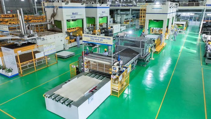Dây chuyền sản xuất la phông trần công nghệ ướt tại Nhà máy Sản xuất Nội thất ô tô du lịch. Dây chuyền sản xuất la phông trần công nghệ ướt tại Nhà máy Sản xuất Nội thất ô tô du lịch.