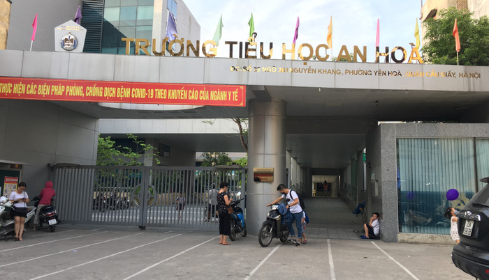 Lãnh đạo Trường Tiểu học An Hòa khẳng định, phụ huynh đăng ký mua sách hoàn toàn tự nguyện. Ảnh: Vũ Phương. Lãnh đạo Trường Tiểu học An Hòa khẳng định, phụ huynh đăng ký mua sách hoàn toàn tự nguyện. Ảnh: Vũ Phương.