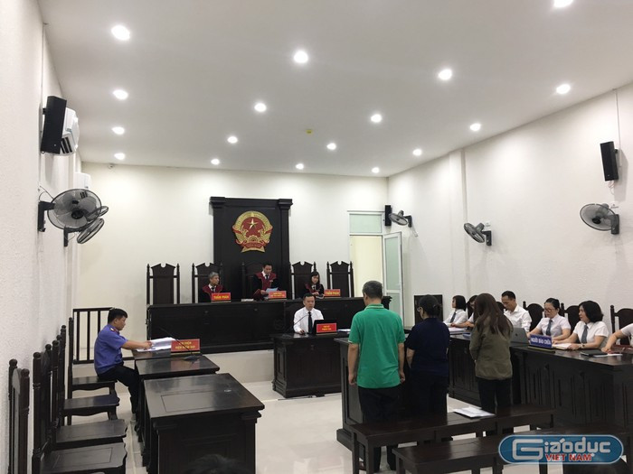 Phiên tòa xét xử phúc thẩm vào ngày 18/5 đã hoãn vì vắng luật sư, người làm chứng, người có quyền lợi, nghĩa vụ liên quan. Ảnh: Vũ Phương. Phiên tòa xét xử phúc thẩm vào ngày 18/5 đã hoãn vì vắng luật sư, người làm chứng, người có quyền lợi, nghĩa vụ liên quan. Ảnh: Vũ Phương.
