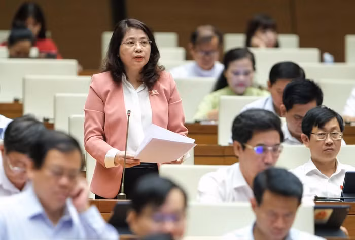 Đại biểu Trần Hồng Nguyên – Đoàn Bình Thuận đề nghị bổ sung quy định liên quan đến lựa chọn nhà thầu cung cấp hàng hóa, dịch vụ phục vụ hoạt động dầu khí