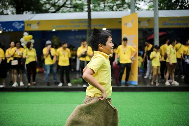 Khu trò chơi dân gian thu hút đông đảo người tham gia trải nghiệm Khu trò chơi dân gian thu hút đông đảo người tham gia trải nghiệm
