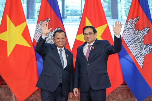 Thủ tướng Phạm Minh Chính bày tỏ vui mừng và nhiệt liệt chào mừng Samdech Say Chhum, người bạn thân thiết của Việt Nam cùng Đoàn đại biểu cấp cao Thượng viện Vương quốc Campuchia thăm chính thức Việt Nam. Ảnh: VGP/Nhật Bắc Thủ tướng Phạm Minh Chính bày tỏ vui mừng và nhiệt liệt chào mừng Samdech Say Chhum, người bạn thân thiết của Việt Nam cùng Đoàn đại biểu cấp cao Thượng viện Vương quốc Campuchia thăm chính thức Việt Nam. Ảnh: VGP/Nhật Bắc