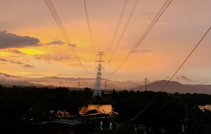 Đường dây 500kV Vân Phong – Vĩnh Tân đang trên đường về đích Đường dây 500kV Vân Phong – Vĩnh Tân đang trên đường về đích