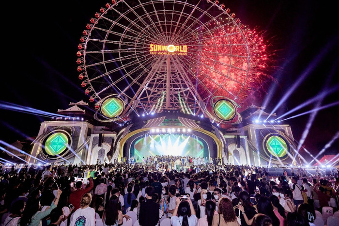 Đại nhạc hội Take me to the Sun được tổ chức tại Công viên châu Á - Asia Park, thổi bừng sức nóng du lịch hè Đà Nẵng. Đại nhạc hội Take me to the Sun được tổ chức tại Công viên châu Á - Asia Park, thổi bừng sức nóng du lịch hè Đà Nẵng.