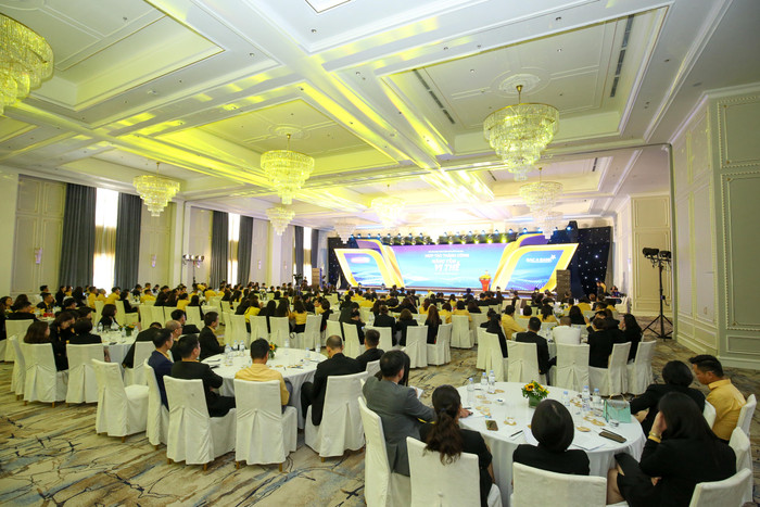 Các sản phẩm bảo hiểm nhân thọ của Dai-ichi đã được phân phối tại trên 100 điểm giao dịch của BAC A BANK trên toàn quốc Các sản phẩm bảo hiểm nhân thọ của Dai-ichi đã được phân phối tại trên 100 điểm giao dịch của BAC A BANK trên toàn quốc