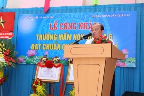 Trưởng phòng Giáo dục và Đào tạo quận 12 Trần Trung Hiếu tại một sự kiện của quận (ảnh: Sở GDĐT TP)