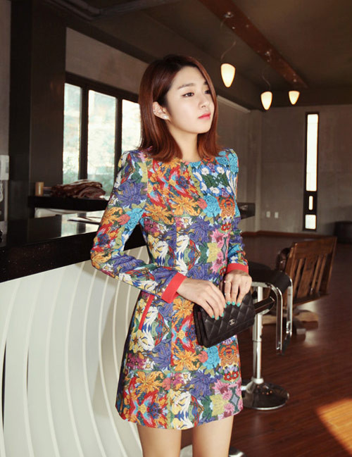 Đầm dài tay phù hợp với tiết trời còn se lạnh của mùa xuân.