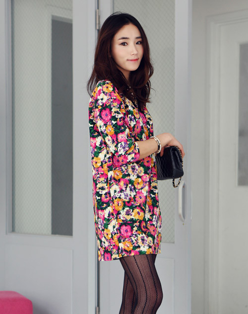 Không cần cầu kỳ trong thiết kế nhưng mẫu đầm vẫn đủ giúp bạn tỏa sáng khi đi dạo cùng chàng.