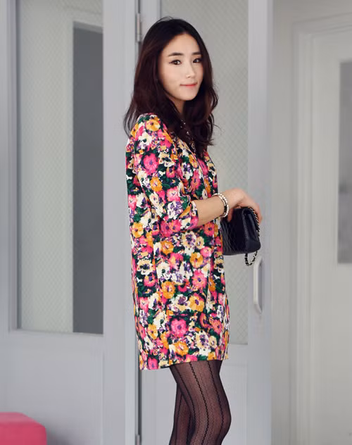 Không cần cầu kỳ trong thiết kế nhưng mẫu đầm vẫn đủ giúp bạn tỏa sáng khi đi dạo cùng chàng.