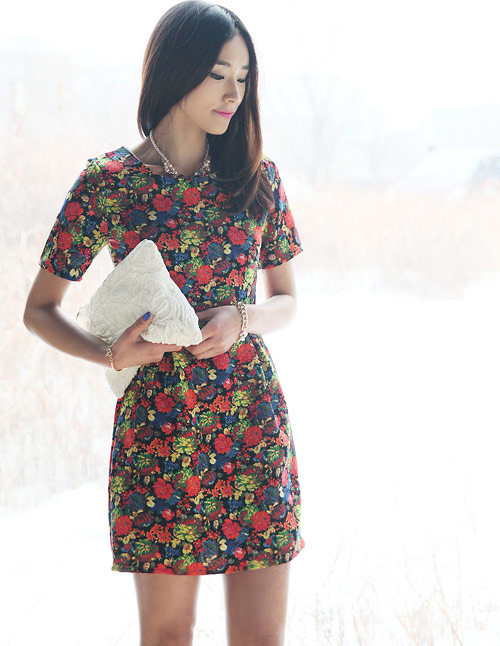 Những bông hoa mang màu sắc rực rỡ giúp tôn thêm vẻ cá tính cho bạn gái.