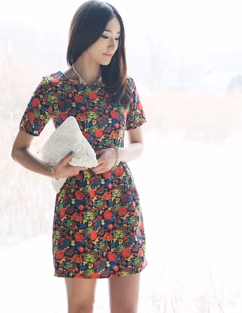 Những bông hoa mang màu sắc rực rỡ giúp tôn thêm vẻ cá tính cho bạn gái.