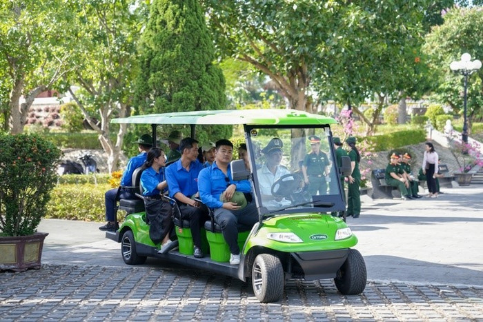 Chiếc xe được Tập đoàn TNG tặng cho Nghĩa trang quốc gia Đường 9 vào năm 2022. Chiếc xe được Tập đoàn TNG tặng cho Nghĩa trang quốc gia Đường 9 vào năm 2022.