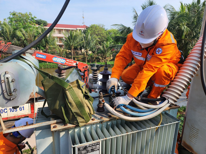 Sửa chữa bảo dưỡng máy biến áp. Sửa chữa bảo dưỡng máy biến áp.