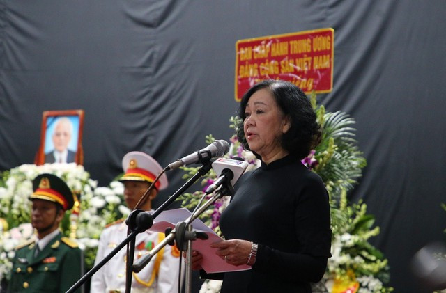 Đồng chí Trương Thị Mai đọc điếu văn đọc điếu văn, ôn lại cuộc đời, sự nghiệp cách mạng, những đóng góp to lớn của đồng chí Lê Phước Thọ với Đảng, Nhà nước và dân tộc.