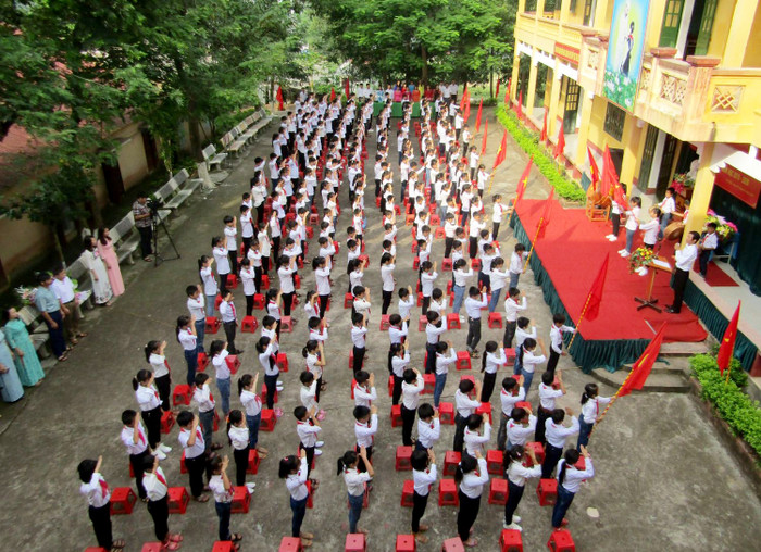 Lễ khai giảng của học sinh và giáo viên Trường Phổ thông dân tộc bán trú Trung học cơ sở Sơn Hải (xã Sơn Hải, huyện Lục Ngạn, tỉnh Bắc Giang). Ảnh: Nhà trường cung cấp