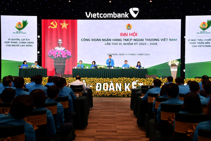 Đoàn Chủ tịch điều hành tại Đại hội Công đoàn Vietcombank lần thứ VI, nhiệm kỳ 2023 - 2028. Đoàn Chủ tịch điều hành tại Đại hội Công đoàn Vietcombank lần thứ VI, nhiệm kỳ 2023 - 2028.