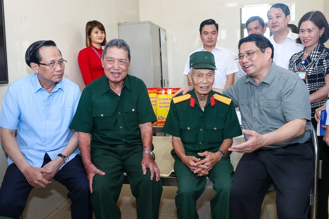 Đảng và Nhà nước luôn quan tâm ban hành, triển khai thực hiện hiệu quả nhiều chính sách đối với thương binh, liệt sĩ, người có công với cách mạng. Ảnh: VGP/Nhật Bắc Đảng và Nhà nước luôn quan tâm ban hành, triển khai thực hiện hiệu quả nhiều chính sách đối với thương binh, liệt sĩ, người có công với cách mạng. Ảnh: VGP/Nhật Bắc