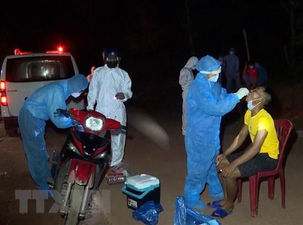 Triển khai các biện pháp phòng dịch khẩn cấp tại khu vực xã Dân Hoá, Quảng Bình. (Ảnh: TTXVN phát) Triển khai các biện pháp phòng dịch khẩn cấp tại khu vực xã Dân Hoá, Quảng Bình. (Ảnh: TTXVN phát)