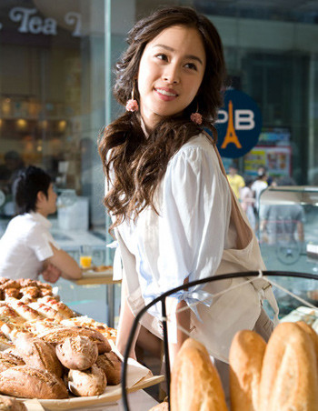 Ở mỗi một kiểu cười, cô nàng đều bộc lộ được những vẻ đẹp khác nhau của mình. Có lẽ bởi vì đó là những biểu cảm trẻ trung dựa trên vẻ đẹp tự nhiên vốn có, tạo nên cảm giác thư thái và dễ chịu cho người nhìn. Ở mỗi một kiểu cười, cô nàng đều bộc lộ được những vẻ đẹp khác nhau của mình. Có lẽ bởi vì đó là những biểu cảm trẻ trung dựa trên vẻ đẹp tự nhiên vốn có, tạo nên cảm giác thư thái và dễ chịu cho người nhìn.