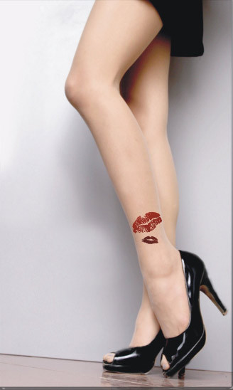 Tuy nhiên, tone màu nude cũng tạo được những hiệu ứng đầy bất ngờ và không kém phần quyến rũ.