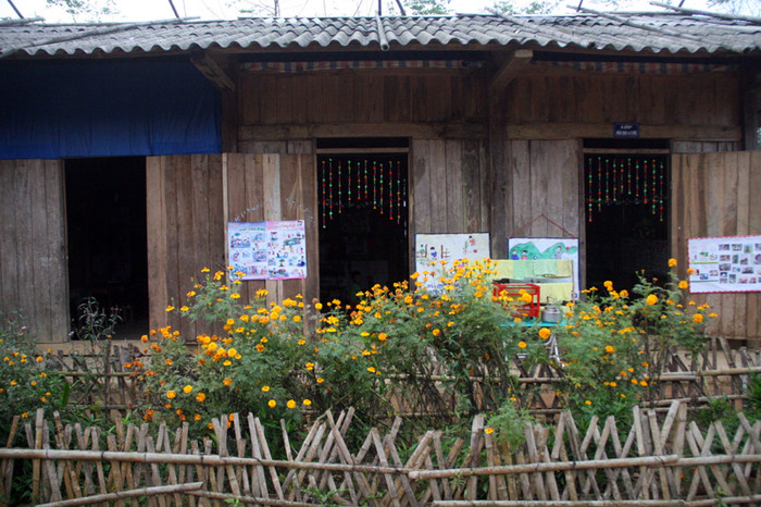 Ý kiến trên đã được các cô trường mầm non tán thành. Theo lời cô Nguyễn Hạnh Thu, hiệu trưởng Mầm Non Nậm Mười, thì từ ngày 7/11, các cô giáo sẽ tổ chức mua thức ăn thêm vào bữa cơm trưa cho các em mầm non và nấu thêm một bữa ăn chiều cho các cháu. Ý kiến trên đã được các cô trường mầm non tán thành. Theo lời cô Nguyễn Hạnh Thu, hiệu trưởng Mầm Non Nậm Mười, thì từ ngày 7/11, các cô giáo sẽ tổ chức mua thức ăn thêm vào bữa cơm trưa cho các em mầm non và nấu thêm một bữa ăn chiều cho các cháu.