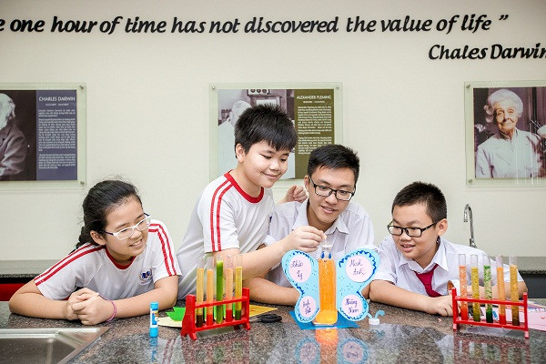 Học sinh được khám phá khoa học công nghệ, trải nghiệm nghề nghiệp,… giúp phát huy khả năng sáng tạo và xây dựng định hướng công việc tương lai.