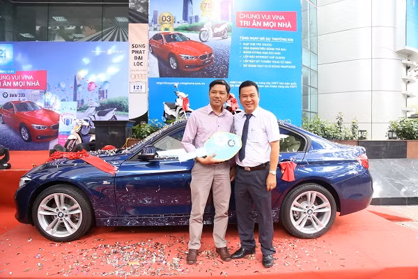 Anh Ngô Duy Tân, đến từ Thành phố Hồ Chí Minh, mã dự thưởng 0015381443, trúng giải trong kỳ quay số ngày 7/6/2017. Anh Ngô Duy Tân, đến từ Thành phố Hồ Chí Minh, mã dự thưởng 0015381443, trúng giải trong kỳ quay số ngày 7/6/2017.