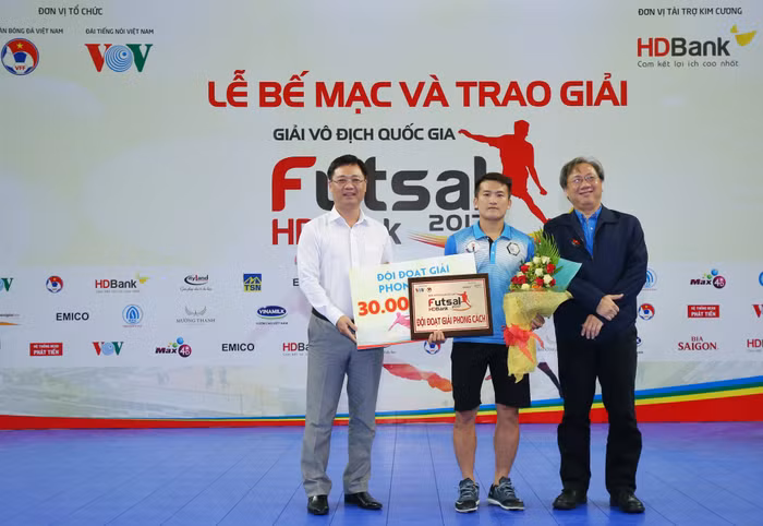 Đội hạng ba Hải Phương Nam Phú Nhuận cũng đồng thời là đội đoạt giải phong cách.