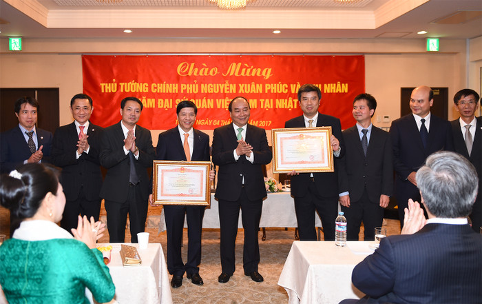 Đại sứ quán Việt Nam tại Nhật Bản và cá nhân Đại sứ Nguyễn Quốc Cường đã được nhận Bằng khen của Thủ tướng Chính phủ. Ảnh: VGP/Quang Hiếu