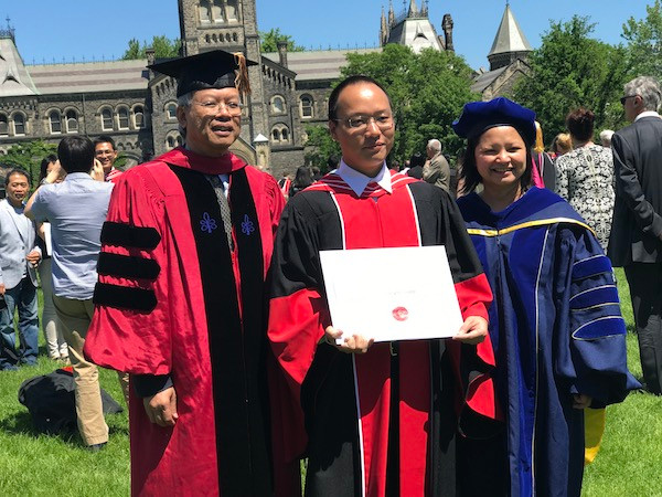 Tiến sĩ Nguyễn Vũ Hoàng tại trường Đại học Toronto.
