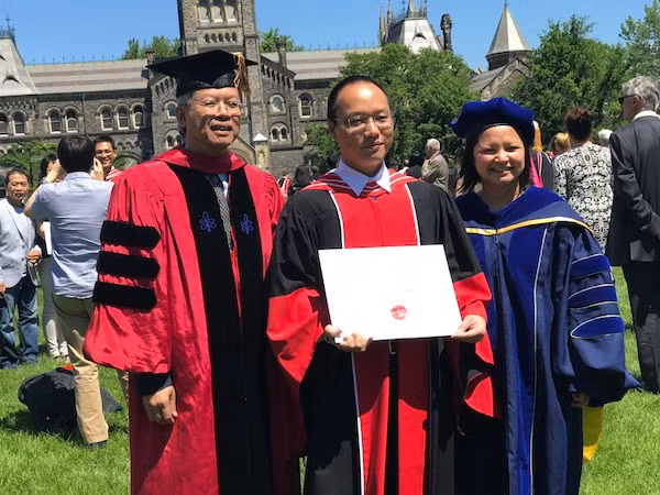 Tiến sĩ Nguyễn Vũ Hoàng tại trường Đại học Toronto.