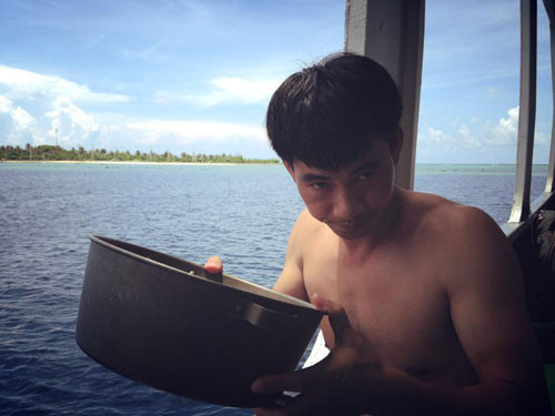 Và khuôn mặt tỏ ra...rất nghiêm trọng. Và khuôn mặt tỏ ra...rất nghiêm trọng.