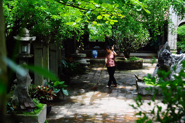 Tại đây có nhân viên chăm sóc, quét dọn hàng ngày. Tại đây có nhân viên chăm sóc, quét dọn hàng ngày.