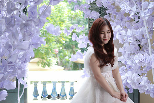 Địa điểm được ê kíp sản xuất MV lựa chọn là một quán cafe có khung cảnh khá lãng mạn và hoài cổ tại TP Hồ Chí Minh.