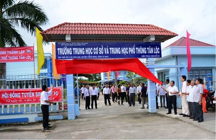 Trường trung học cơ sở - trung học phổ thông Tân Lộc, huyện Thới Bình, Cà Mau (ảnh minh họa từ camau.gov.vn) Trường trung học cơ sở - trung học phổ thông Tân Lộc, huyện Thới Bình, Cà Mau (ảnh minh họa từ camau.gov.vn)