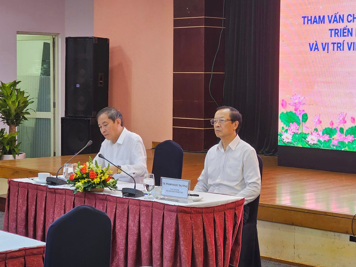 Thứ trưởng Bộ Giáo dục và Đào tạo Phạm Ngọc Thưởng chủ trì buổi hội thảo (ảnh: V.D) Thứ trưởng Bộ Giáo dục và Đào tạo Phạm Ngọc Thưởng chủ trì buổi hội thảo (ảnh: V.D)