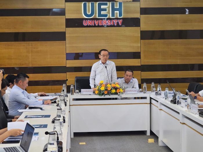 Giáo sư, Tiến sĩ Nguyễn Đông Phong phát biểu khai mạc buổi tọa đàm (Ảnh: V.D)