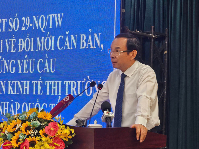 Bí thư Thành ủy Thành phố Hồ Chí Minh Nguyễn Văn Nên phát biểu tại hội nghị (ảnh: V.D) Bí thư Thành ủy Thành phố Hồ Chí Minh Nguyễn Văn Nên phát biểu tại hội nghị (ảnh: V.D)