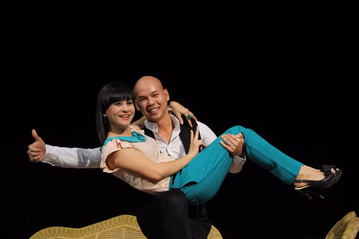 Gắn bó với nghiệp diễn từ khi còn trẻ, Cát Phượng đã trải qua nhiều vai diễn vơi nhiều thể loại khác nhau, nhưng chị thành công nhất ở thể loại hài kịch. Chị gắn bó và phát triển sự nghiệp chủ yếu ở sân khấu 5B, sau này là sân khấu kịch Phú Nhuận - TPHCM.