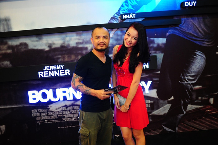 Trần Lập đi xem phim ngay trước giờ chuẩn bị phát sóng The Voice, vòng thi Đối đầu.