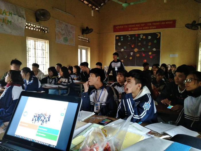 Phương pháp dạy học của cô Thúy được đánh giá cao, học sinh dễ tiếp thu, nhanh chóng hiểu bài (Ảnh:NVCC) Phương pháp dạy học của cô Thúy được đánh giá cao, học sinh dễ tiếp thu, nhanh chóng hiểu bài (Ảnh:NVCC)