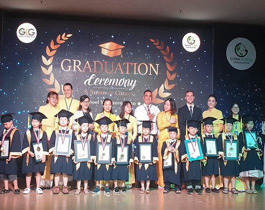 13 học sinh ở Global EcoKids đã được nhà trường tổ chức lễ tốt nghiệp (ảnh: P.L) 13 học sinh ở Global EcoKids đã được nhà trường tổ chức lễ tốt nghiệp (ảnh: P.L)