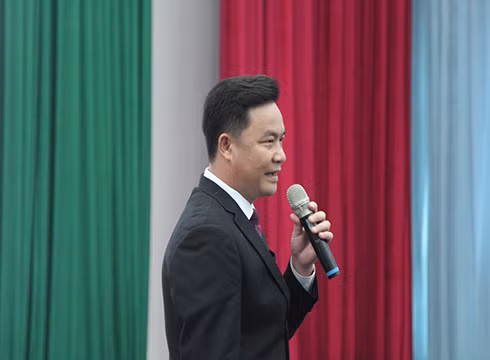 Lãnh đạo trường iSchool Cẩm Phả giới thiệu về các chương trình của hệ thống (ảnh: NHG) Lãnh đạo trường iSchool Cẩm Phả giới thiệu về các chương trình của hệ thống (ảnh: NHG)