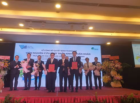 Công bố bộ máy lãnh đạo của Viện Nghiên cứu Phát triển kinh tế tuần hoàn (ảnh: P.L)