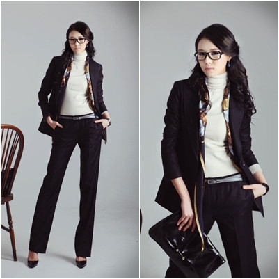 Bạn cũng có thể điểm thêm cho trang phục của mình một chiếc khăn hay phụ kiện phù hợp nhé!