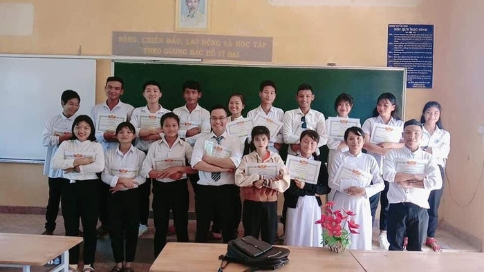 Thành tích của thầy và trò lớp thầy Duy chủ nhiệm vào cuối năm học vừa qua. (Ảnh: Nhân vật cung cấp)