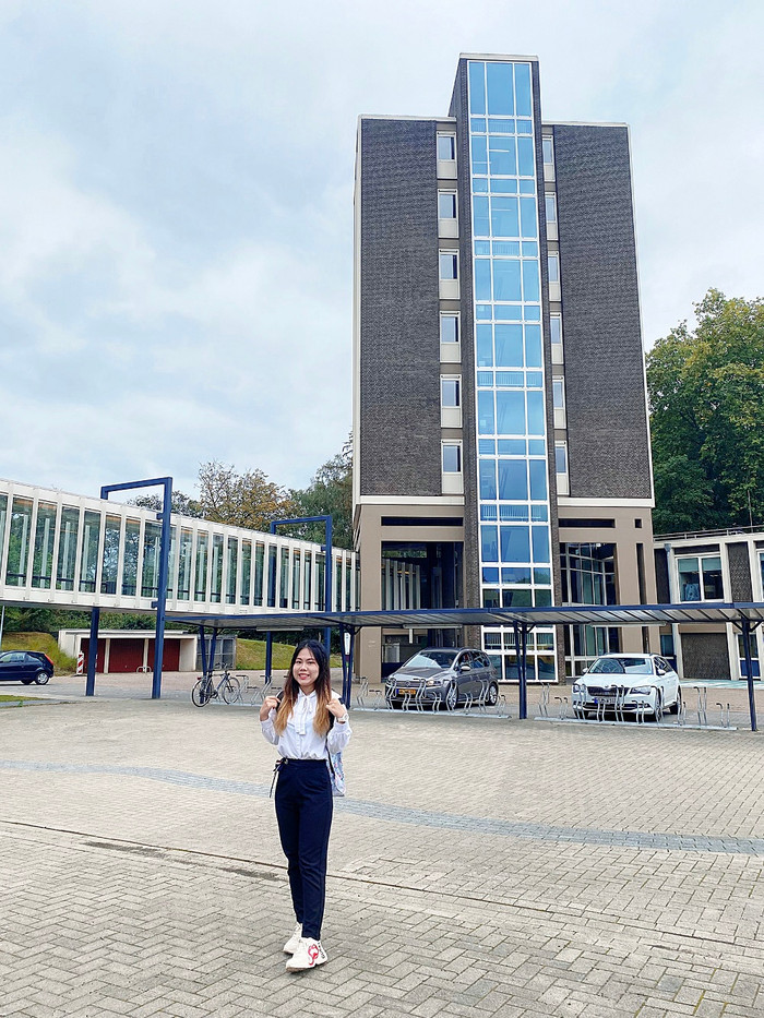 Trần Mỹ Linh chụp ảnh tại Trường Đại học Khoa học Ứng dụng Fontys (Hà Lan). Ảnh: Nhân vật cung cấp. Trần Mỹ Linh chụp ảnh tại Trường Đại học Khoa học Ứng dụng Fontys (Hà Lan). Ảnh: Nhân vật cung cấp.