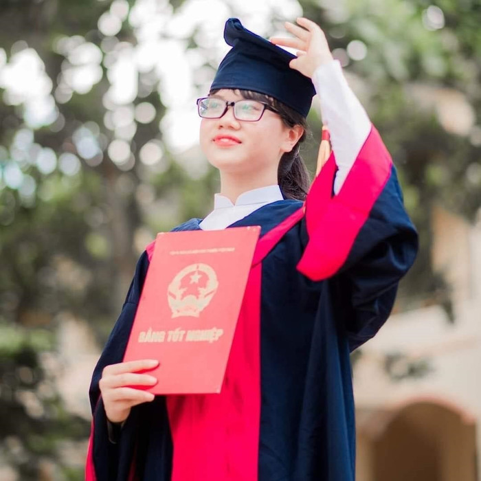 Em Trần Thị Nhung, học sinh lớp 12 A1 Trường Trung học phổ thông Trần Quốc Toản, là thủ khoa khối B00 của tỉnh Đắk Lắk trong kỳ thi Tốt nghiệp Trung học phổ thông năm 2020 đợt 1 vừa qua. Em Trần Thị Nhung, học sinh lớp 12 A1 Trường Trung học phổ thông Trần Quốc Toản, là thủ khoa khối B00 của tỉnh Đắk Lắk trong kỳ thi Tốt nghiệp Trung học phổ thông năm 2020 đợt 1 vừa qua.