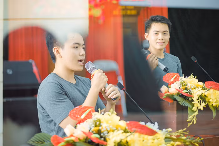 Hồng Phúc chia sẻ kinh nghiệm dành học bổng toàn phần TCU top 80 Đại học Mỹ. Hồng Phúc chia sẻ kinh nghiệm dành học bổng toàn phần TCU top 80 Đại học Mỹ.